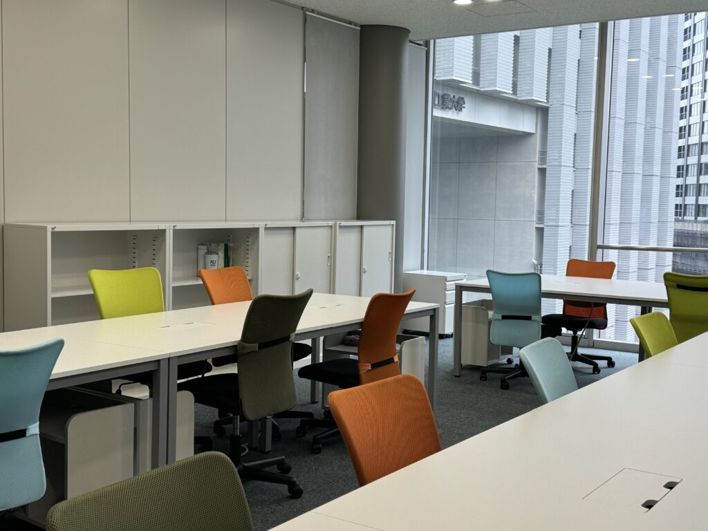 06Q20研究室内観その1